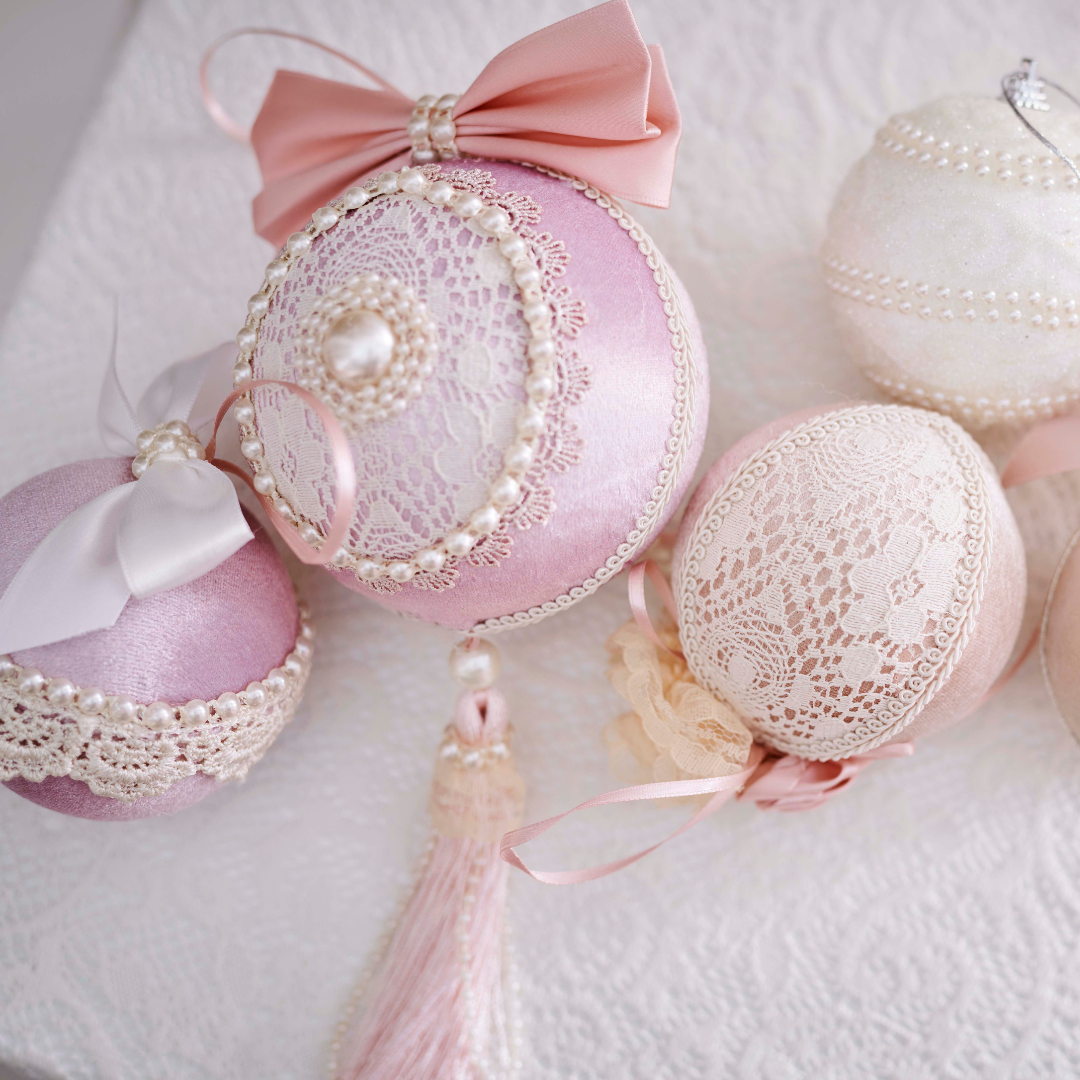 La Vie en Rose Decorations