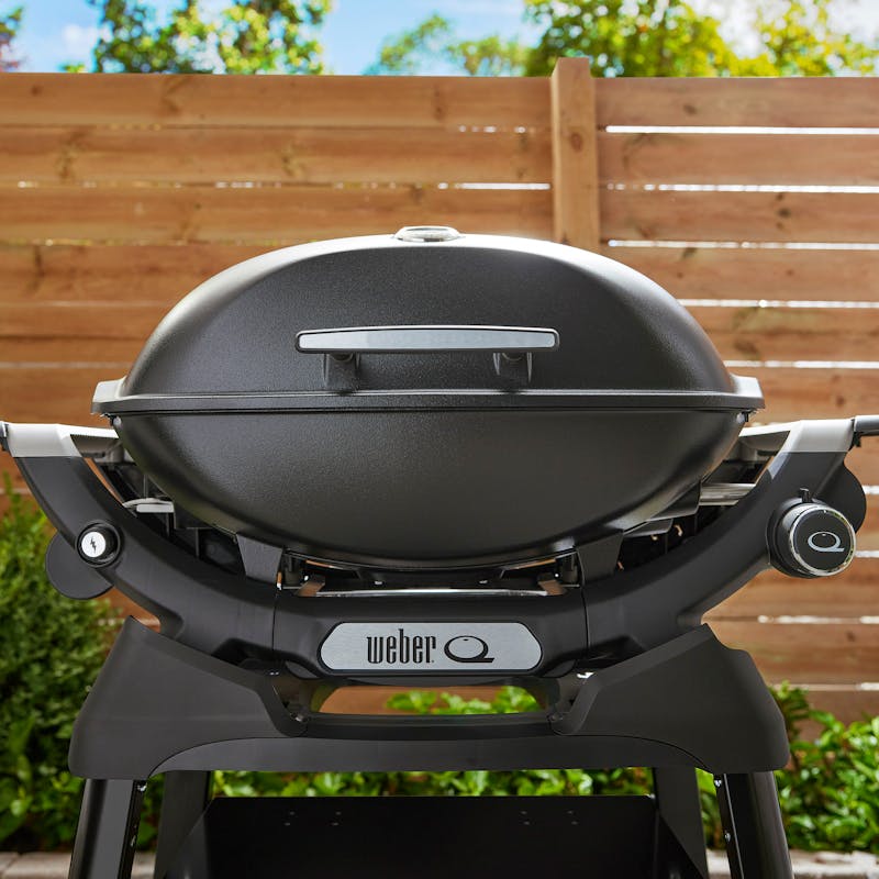 Q 2200N Gas Barbecue With Side Tables And Compact Stand