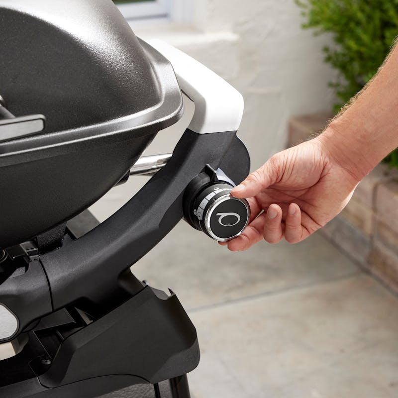 Q 2200N Gas Barbecue With Side Tables And Compact Stand