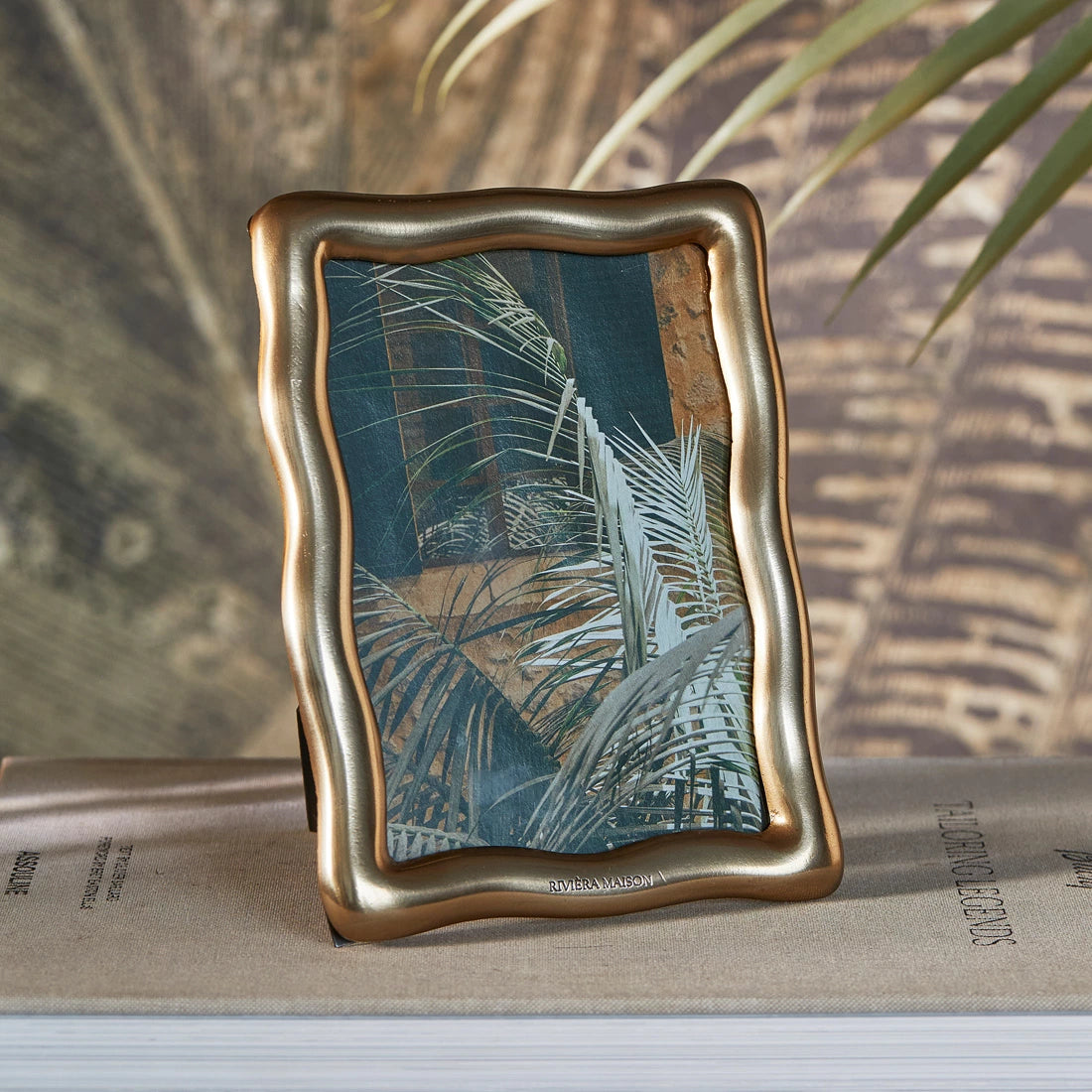 Wavy Photo Frame 13x18 (RM)