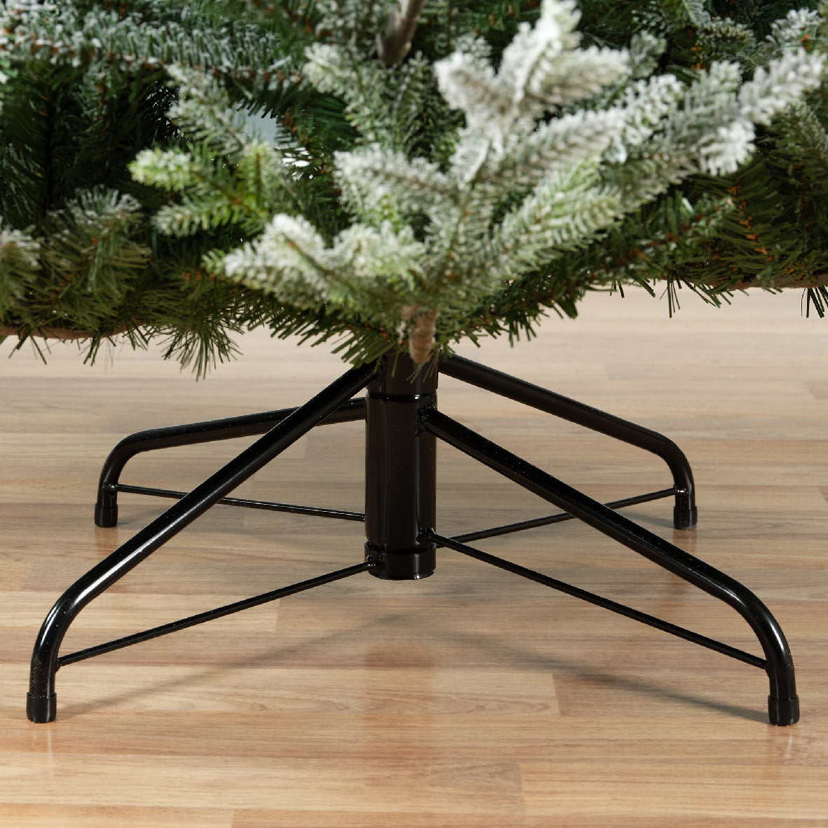 Norway Spruce Snowy - Green / White 8 FT