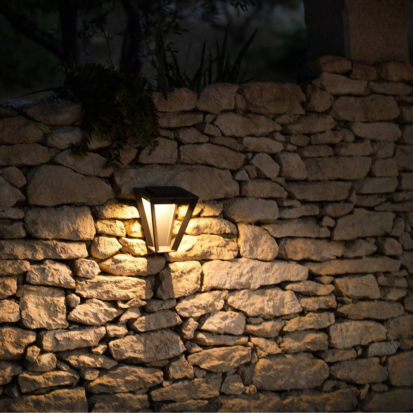 METRO Solar & Rechargeable Wall Light (Corten)