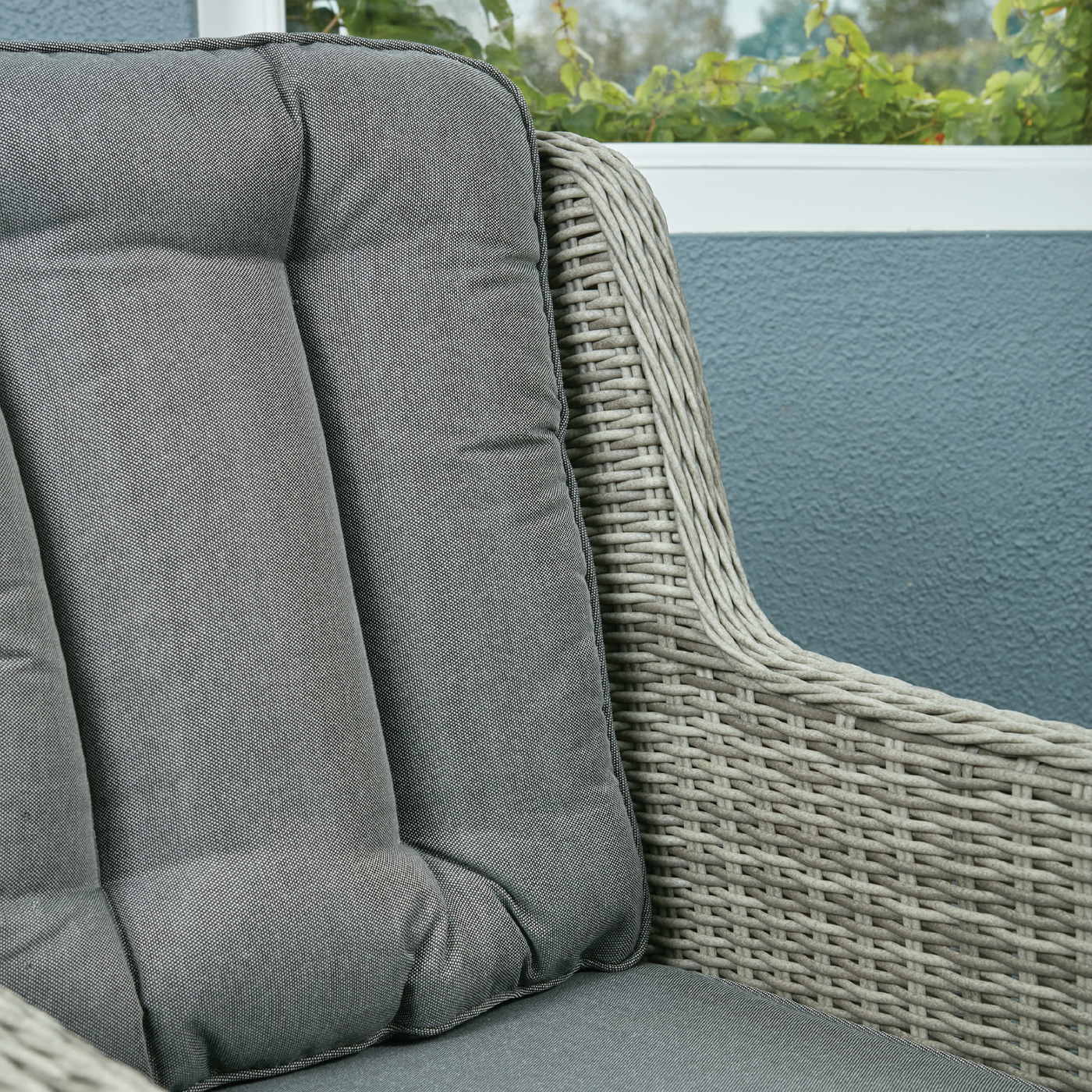 Yale Dining Chair & Dark (Dark)